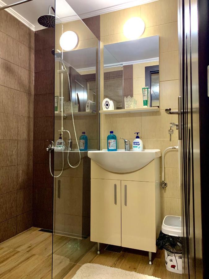Grinda House - City Center Park And Stay บราชอฟ ภายนอก รูปภาพ