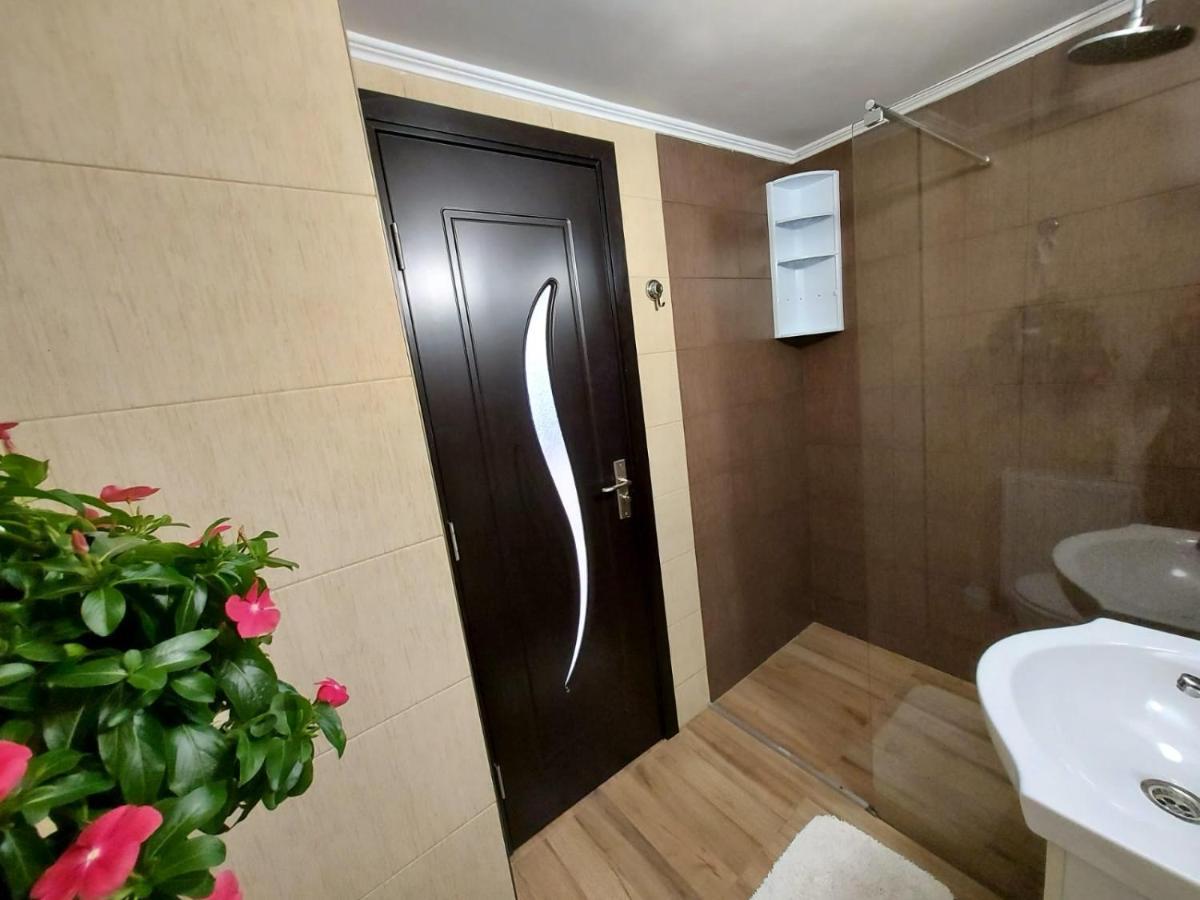 Grinda House - City Center Park And Stay บราชอฟ ภายนอก รูปภาพ