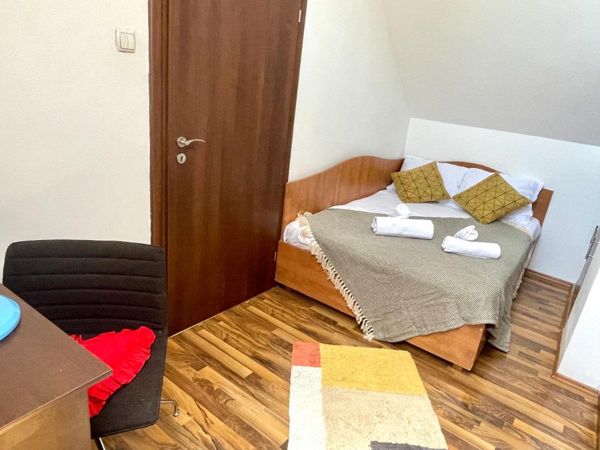 Grinda House - City Center Park And Stay บราชอฟ ภายนอก รูปภาพ